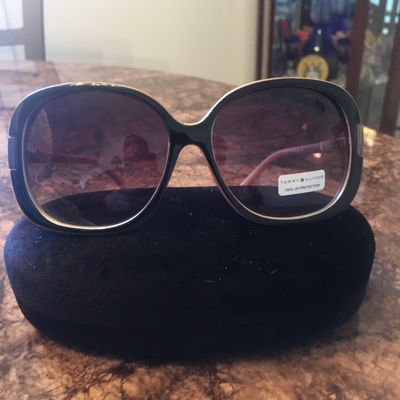 tommy hilfiger goggles price